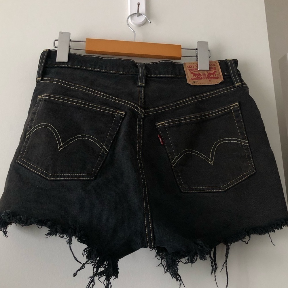 LEVIS 501 HIGH RISE DENIM SHORTS SIZE 27 WASHED BLACK/DARK GREY DENIM - Picture 5 of 10